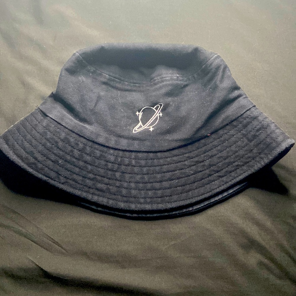 Black planet bucket hat